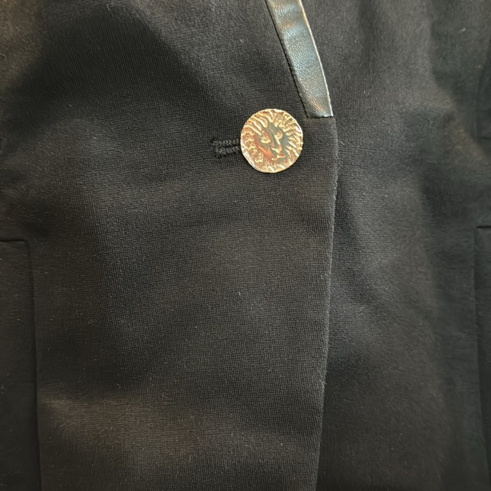 Blazer - Picture 4 of 6